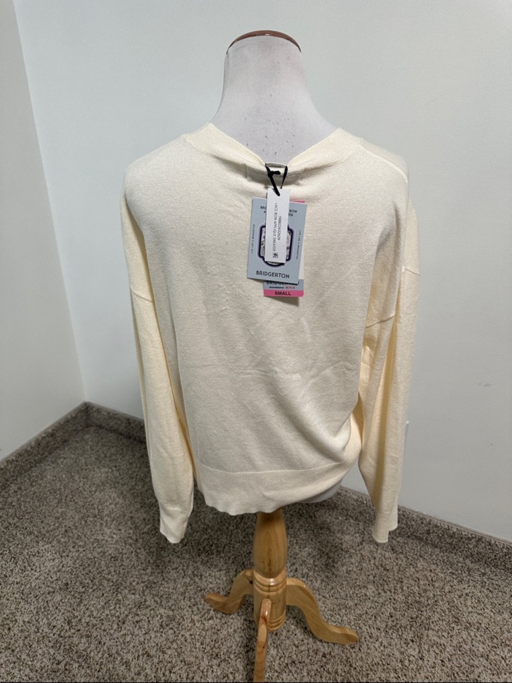 👛 NWT Bridgerton Lightweight Sweater - Picture 3 of 5